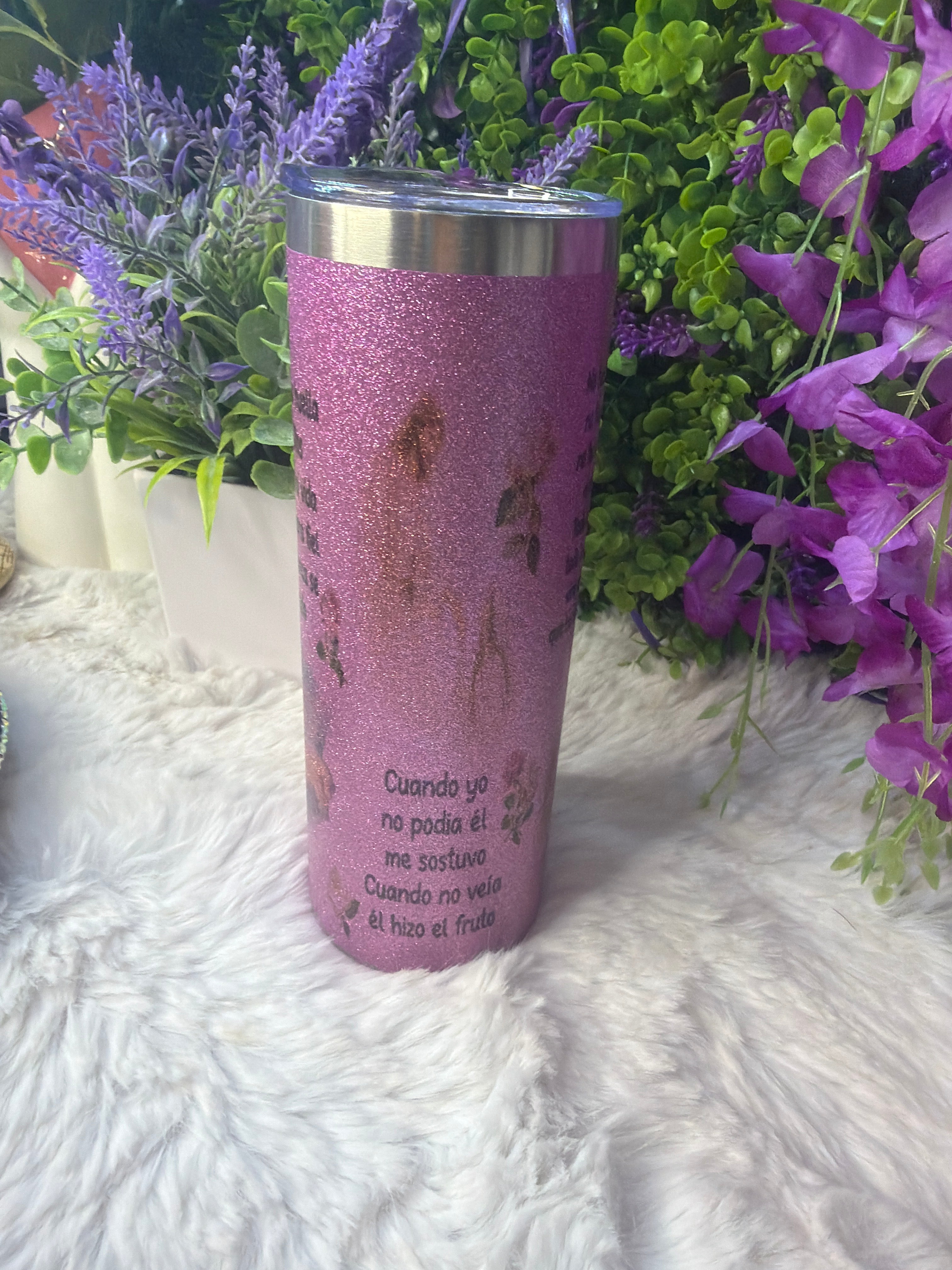La huella de Dios en mi vida tumbler morado con destellos de glitter 20 oz