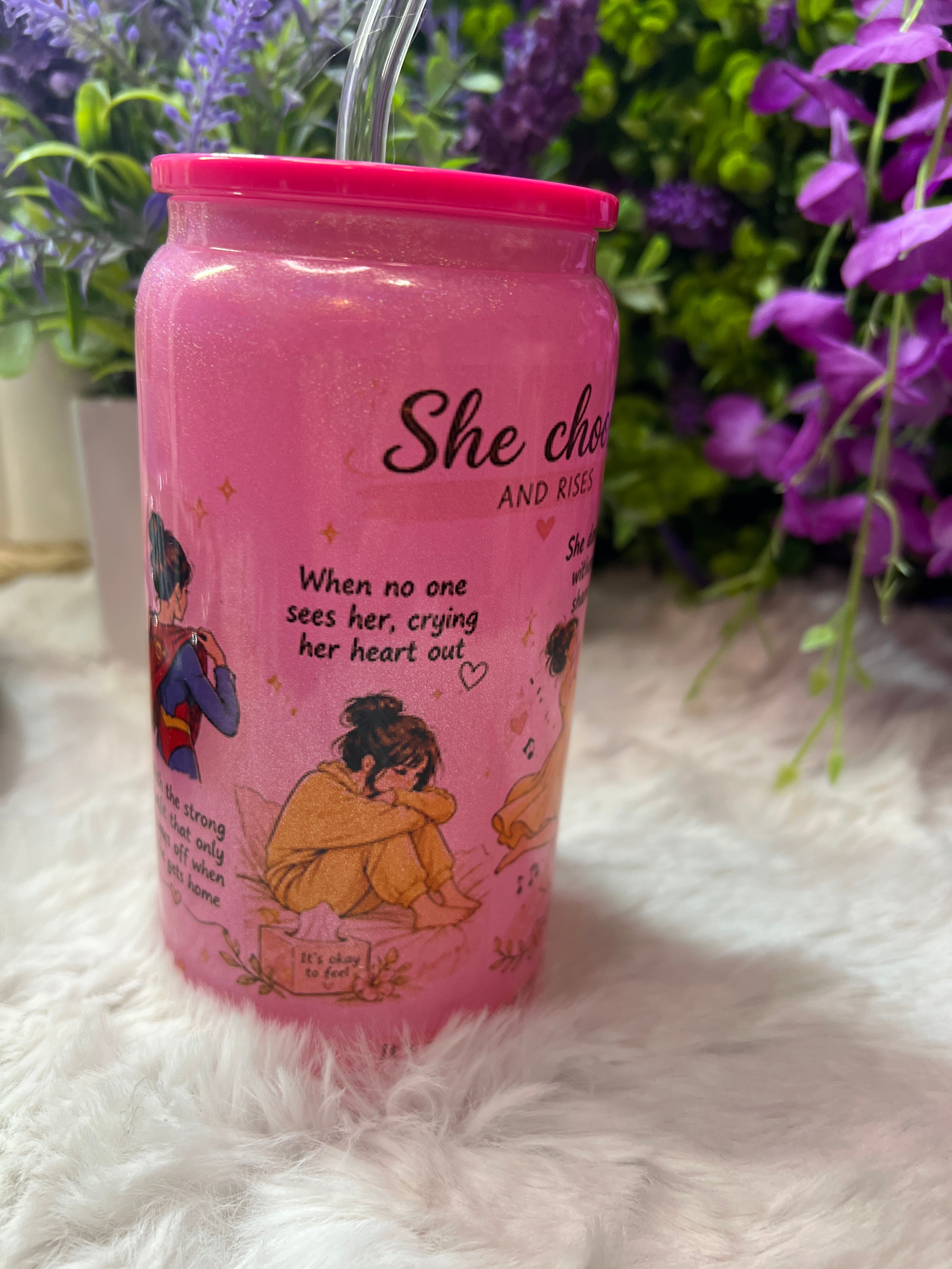 She chooses and rises glass cup 16 oz
