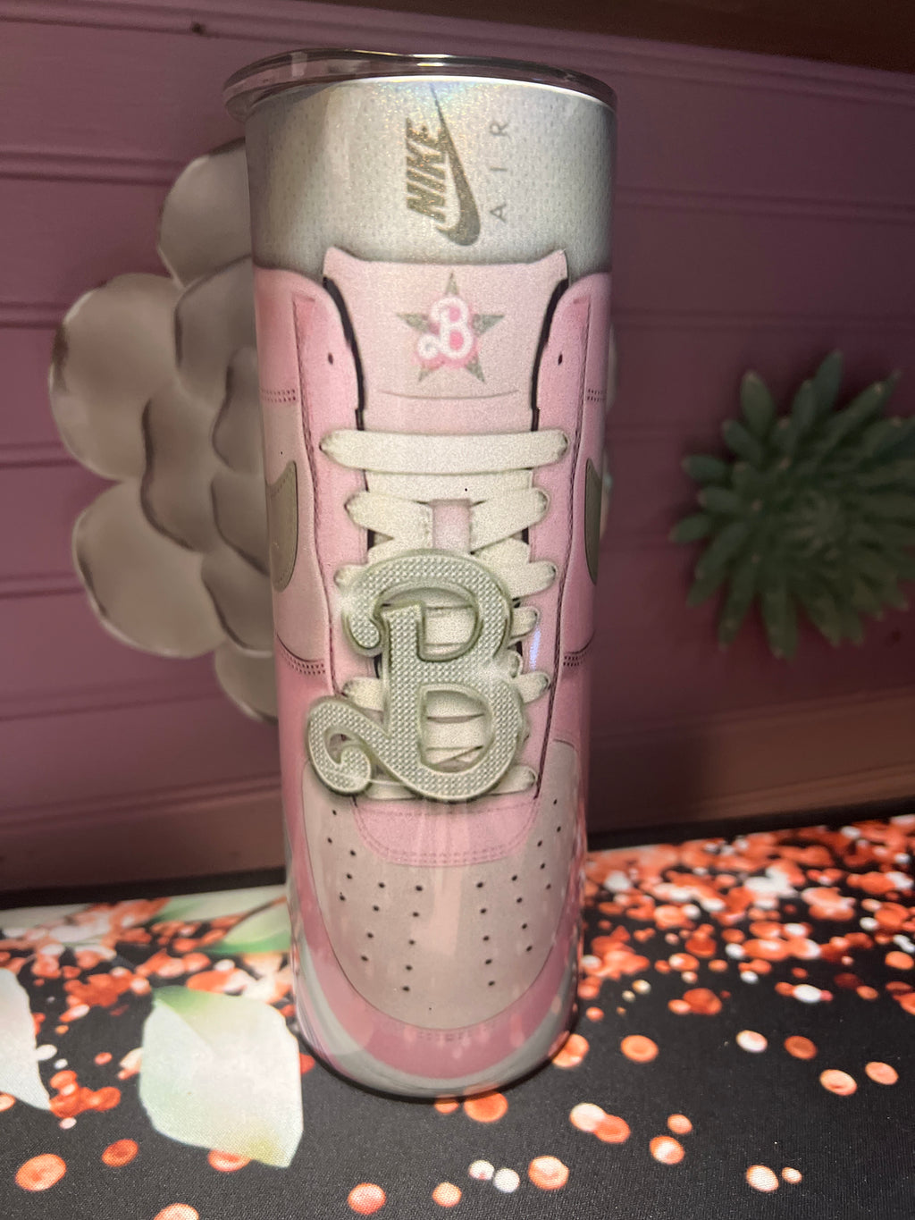 Nike B tumbler 20 oz