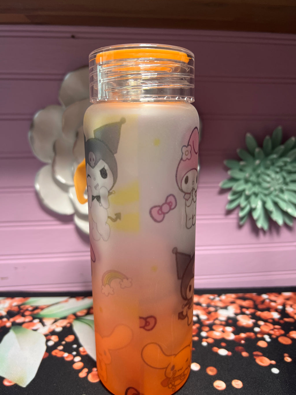 Hello kitty y sus amigos frosted glass cup 17 oz