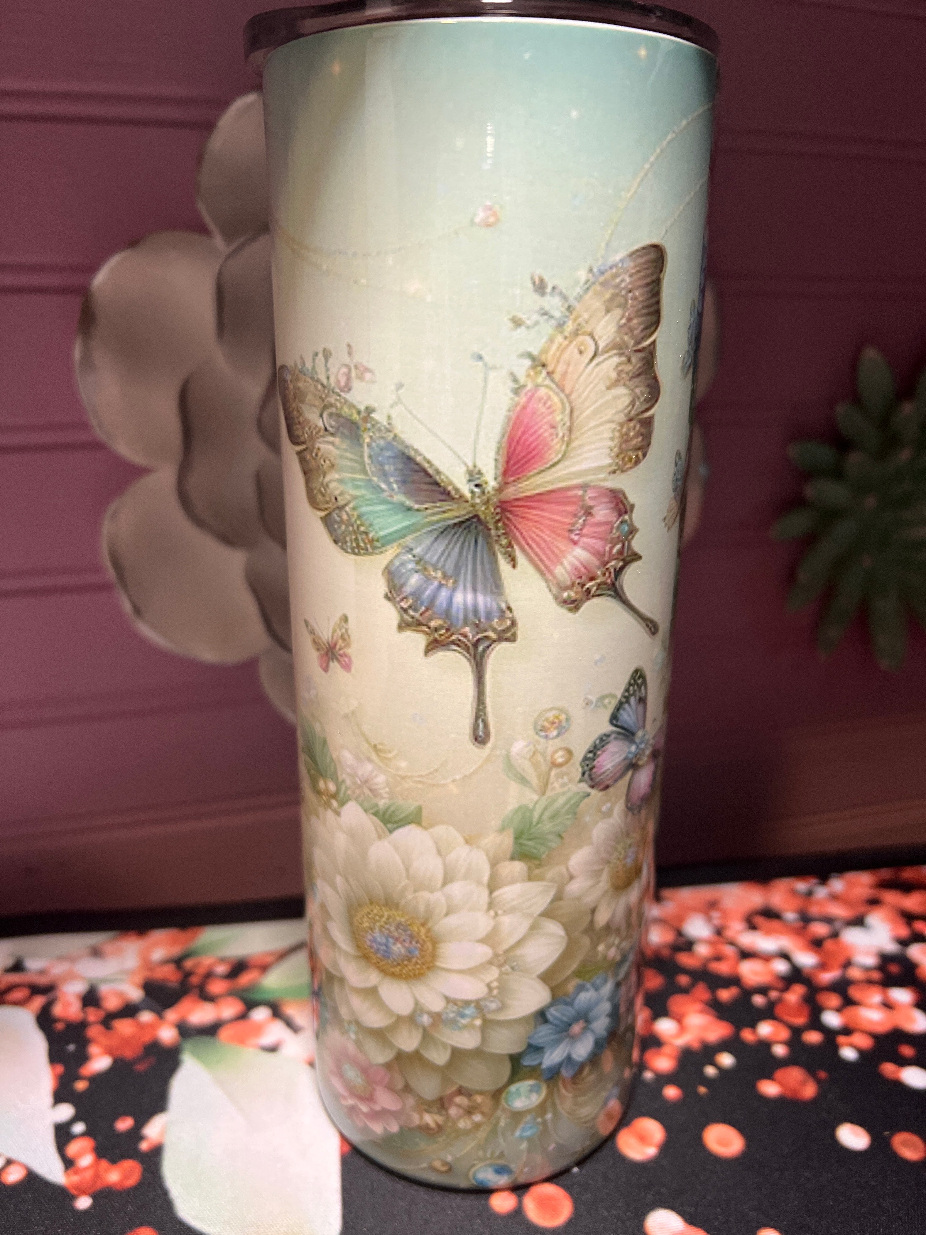 Mariposas y flores tumbler 20 oz