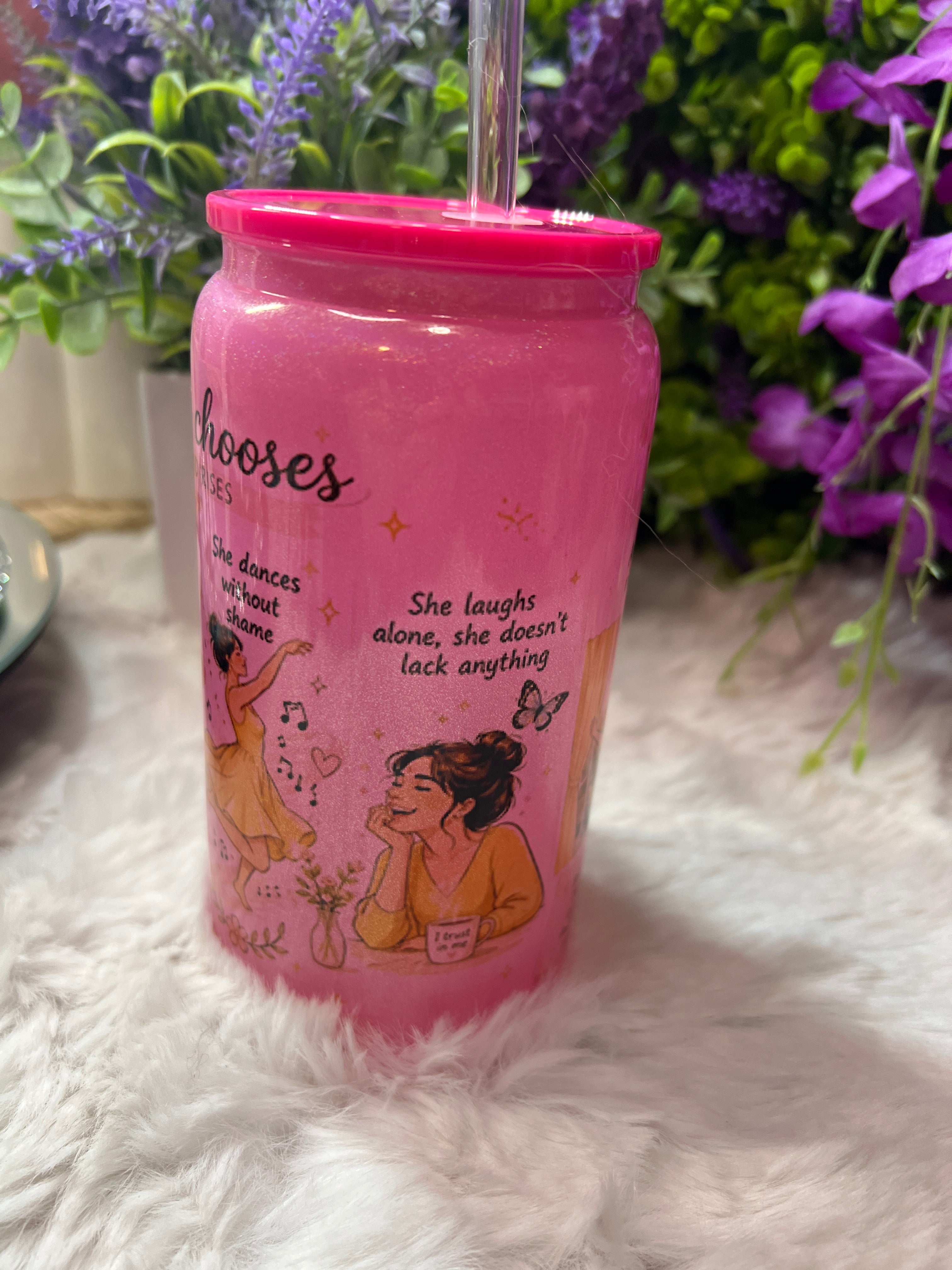 She chooses and rises glass cup 16 oz