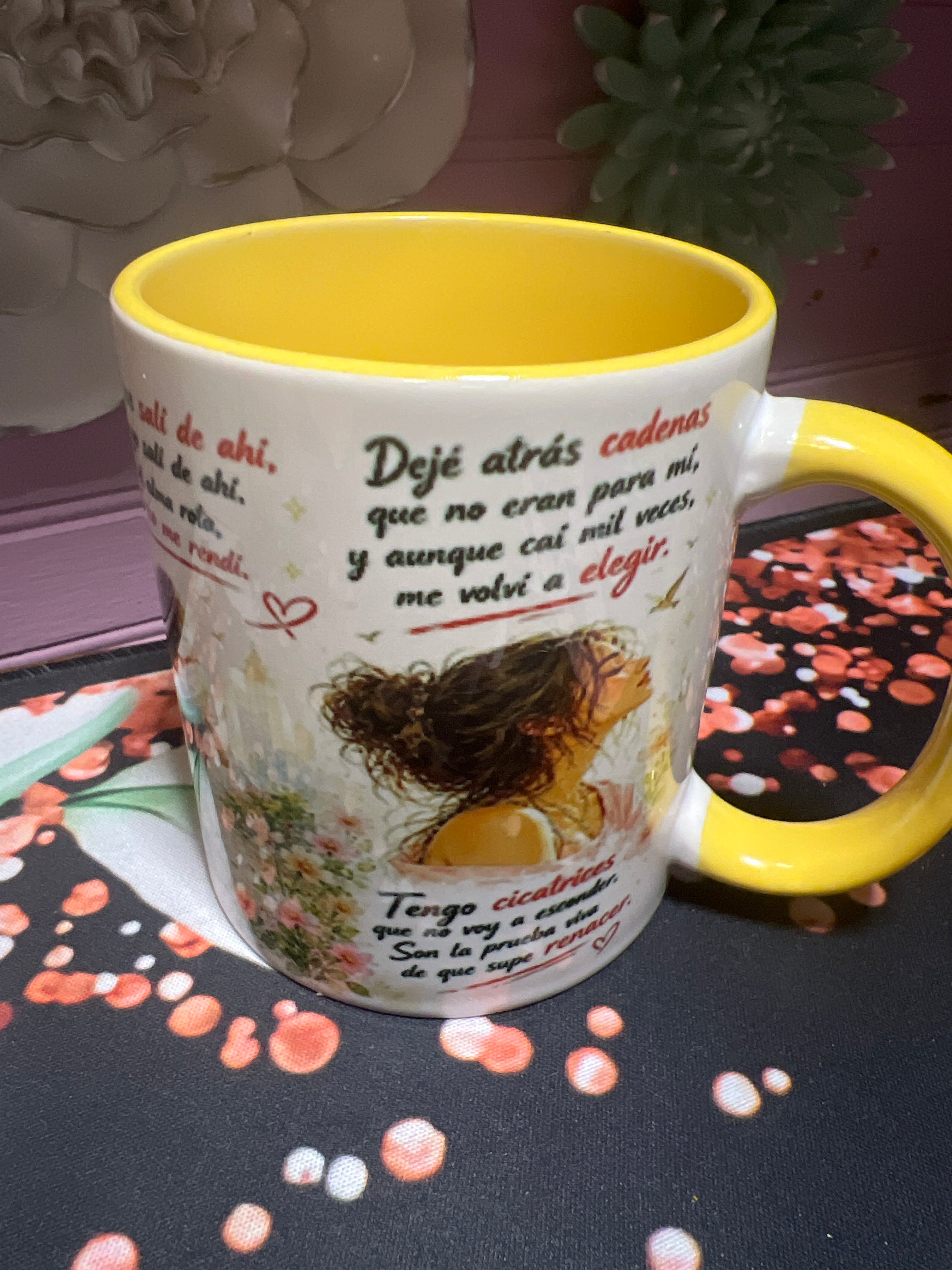 Salí de ahí taza amarilla de 11 oz