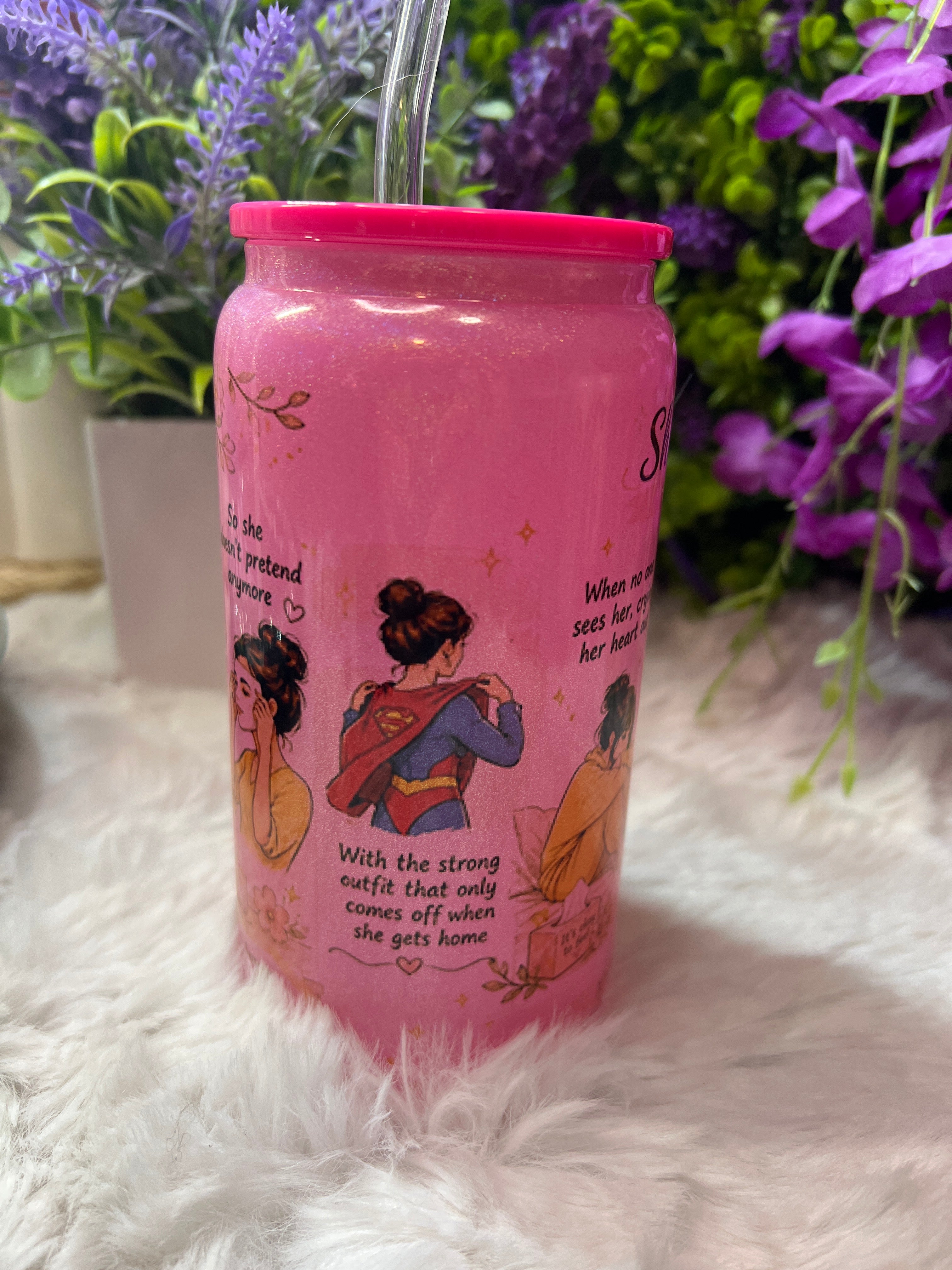 She chooses and rises glass cup 16 oz