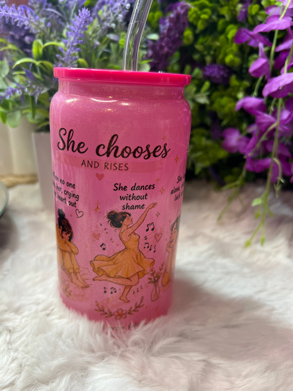 She chooses and rises glass cup 16 oz