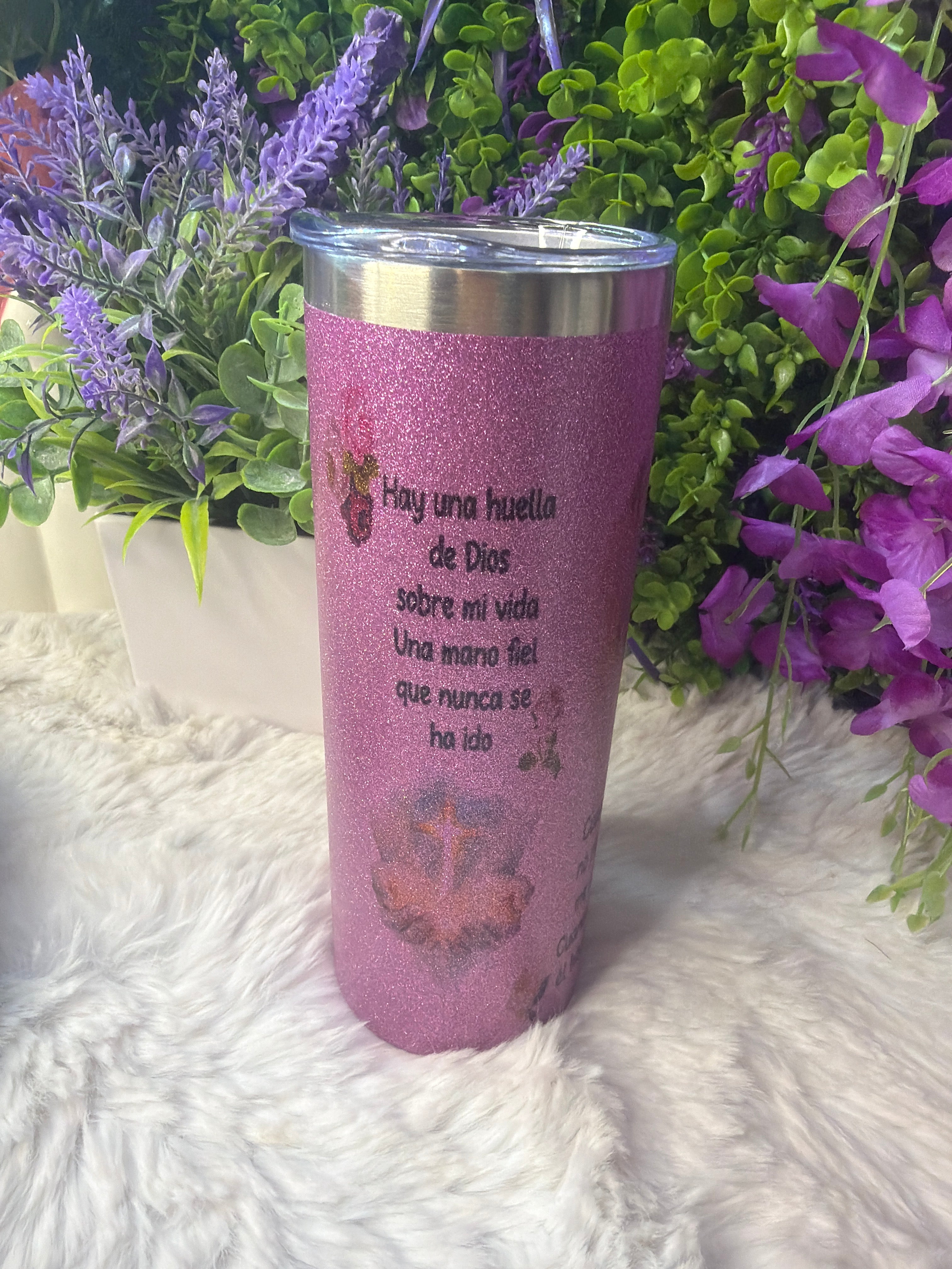 La huella de Dios en mi vida tumbler morado con destellos de glitter 20 oz