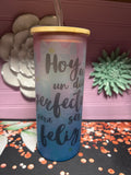 Hoy es un día perfecto para ser feliz frosted glass cup 18 oz