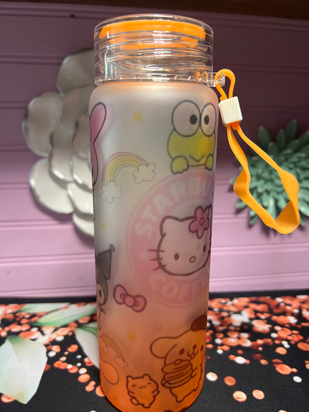 Hello kitty y sus amigos frosted glass cup 17 oz