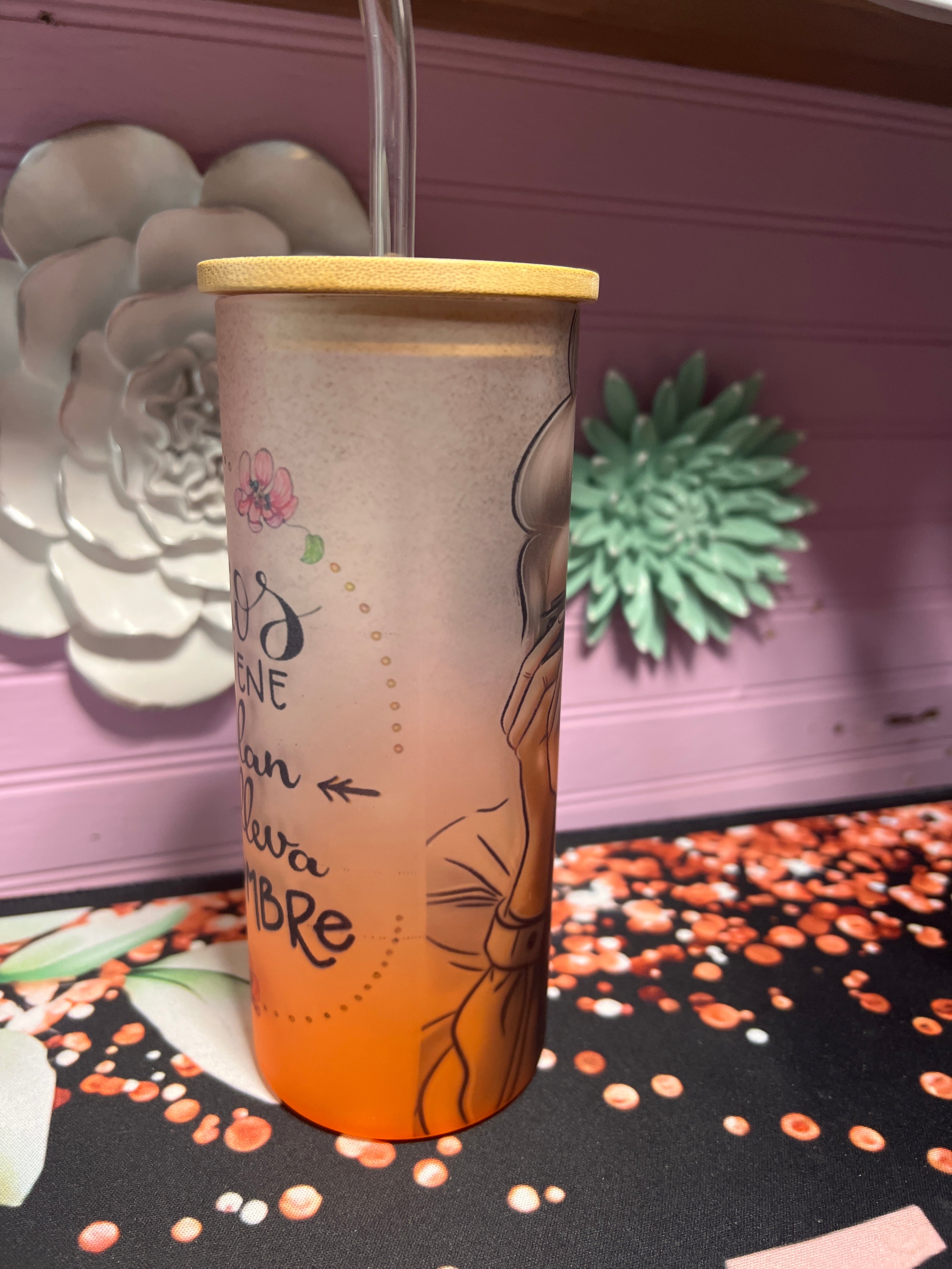 Dios tiene un plan que lleva tu nombre frosted glass cup 18 oz