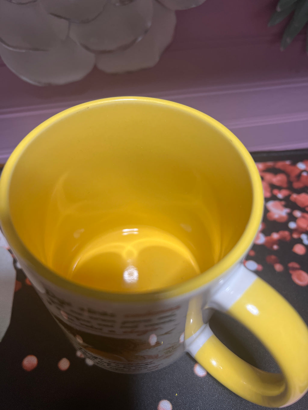 Salí de ahí taza amarilla de 11 oz