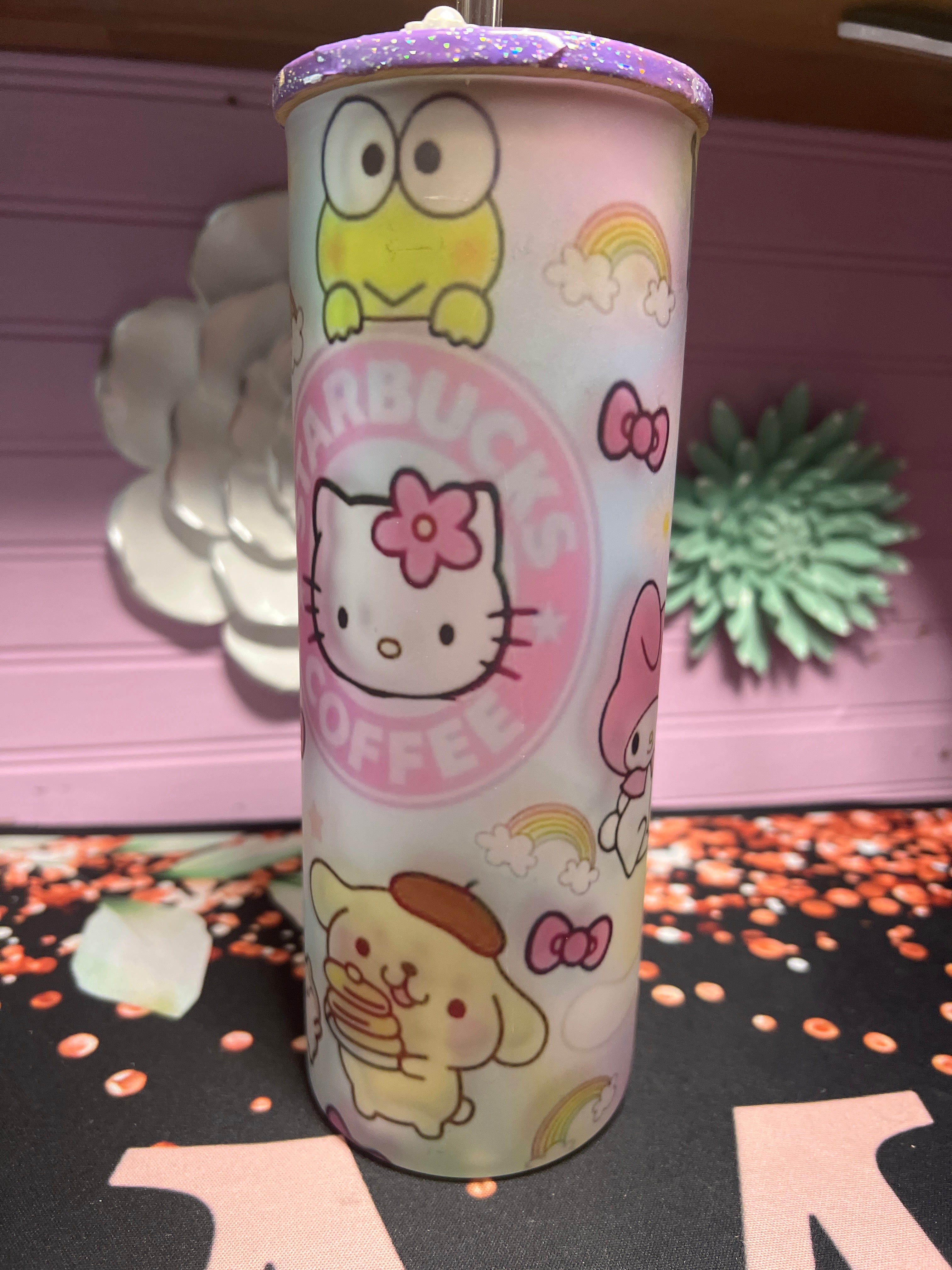 Hello Kitty y sus amigos frosted glass cup 20 oz