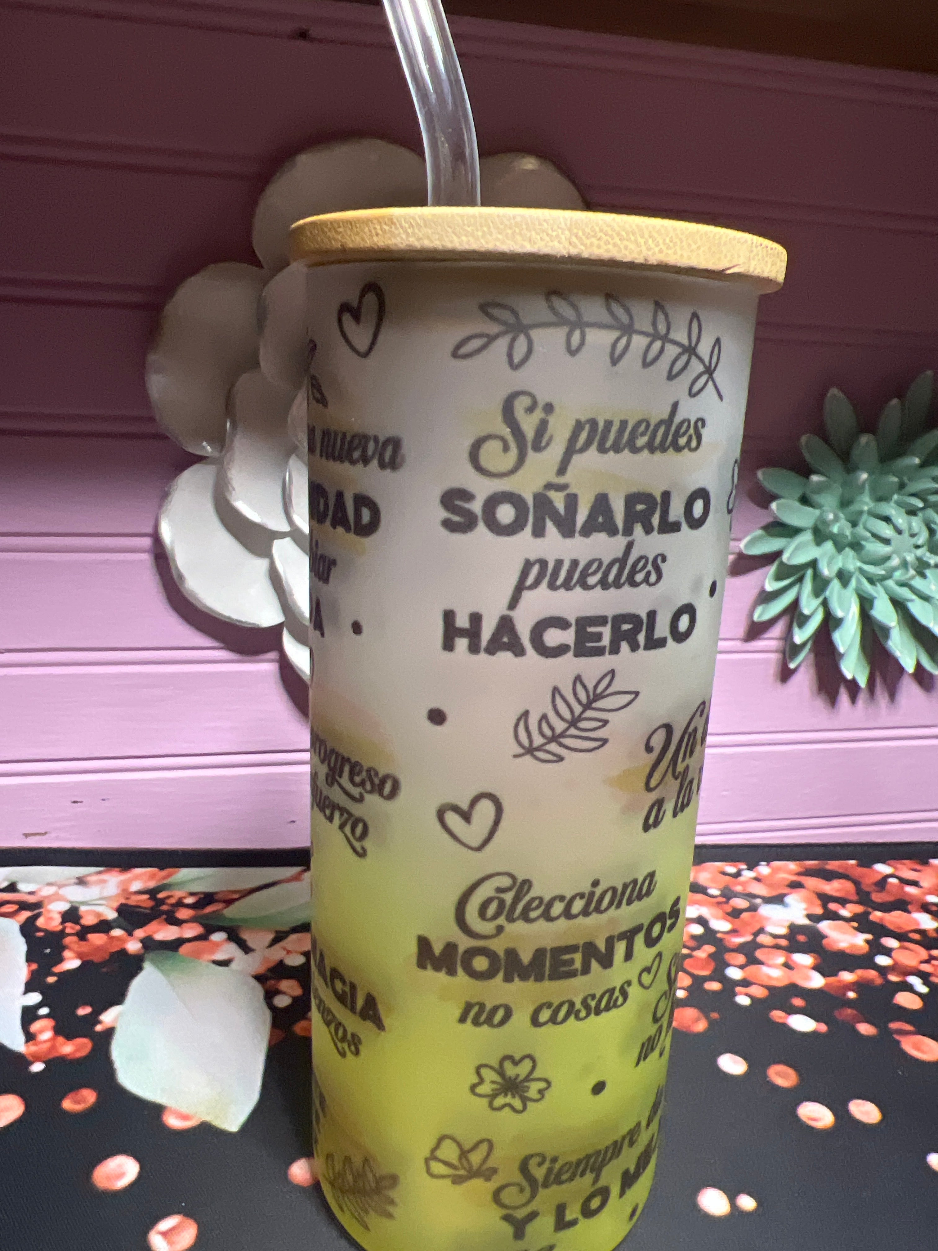 Perfectamente Imperfecta frosted glass cup 18 oz