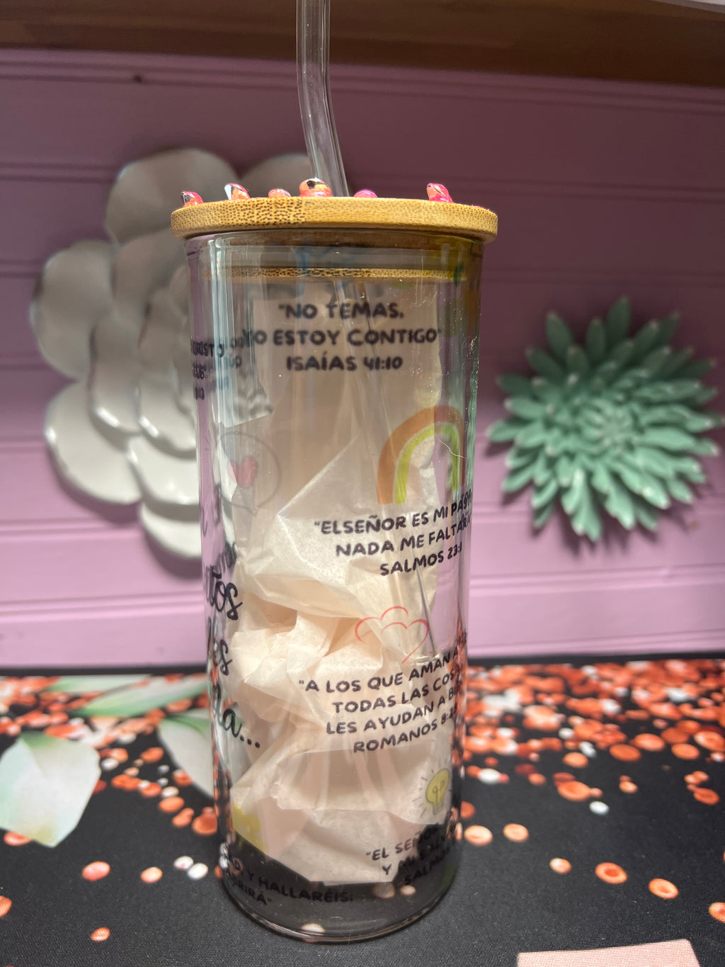 En momentos difíciles recuerda textos bíblicos glass cup 18 oz