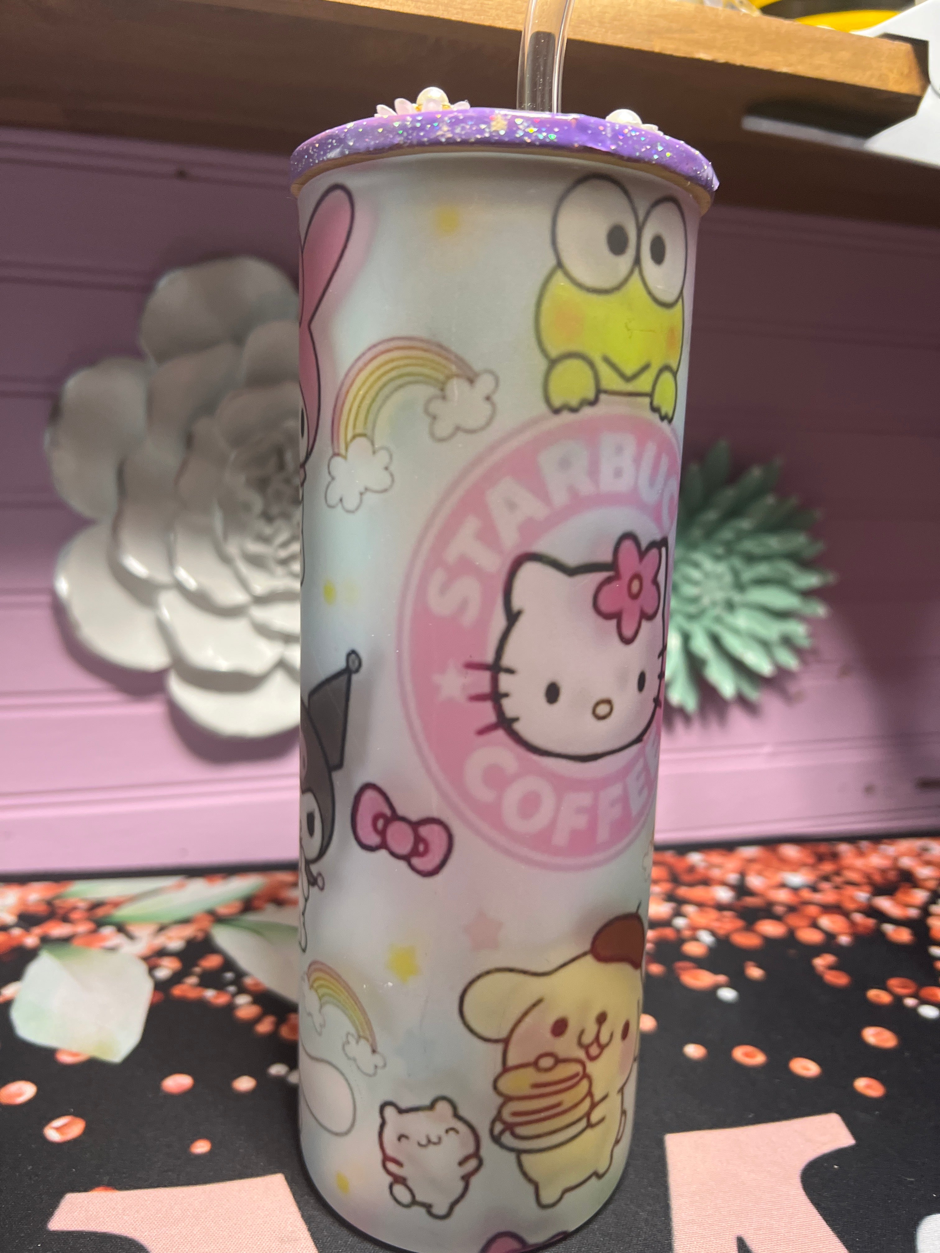 Hello Kitty y sus amigos frosted glass cup 20 oz