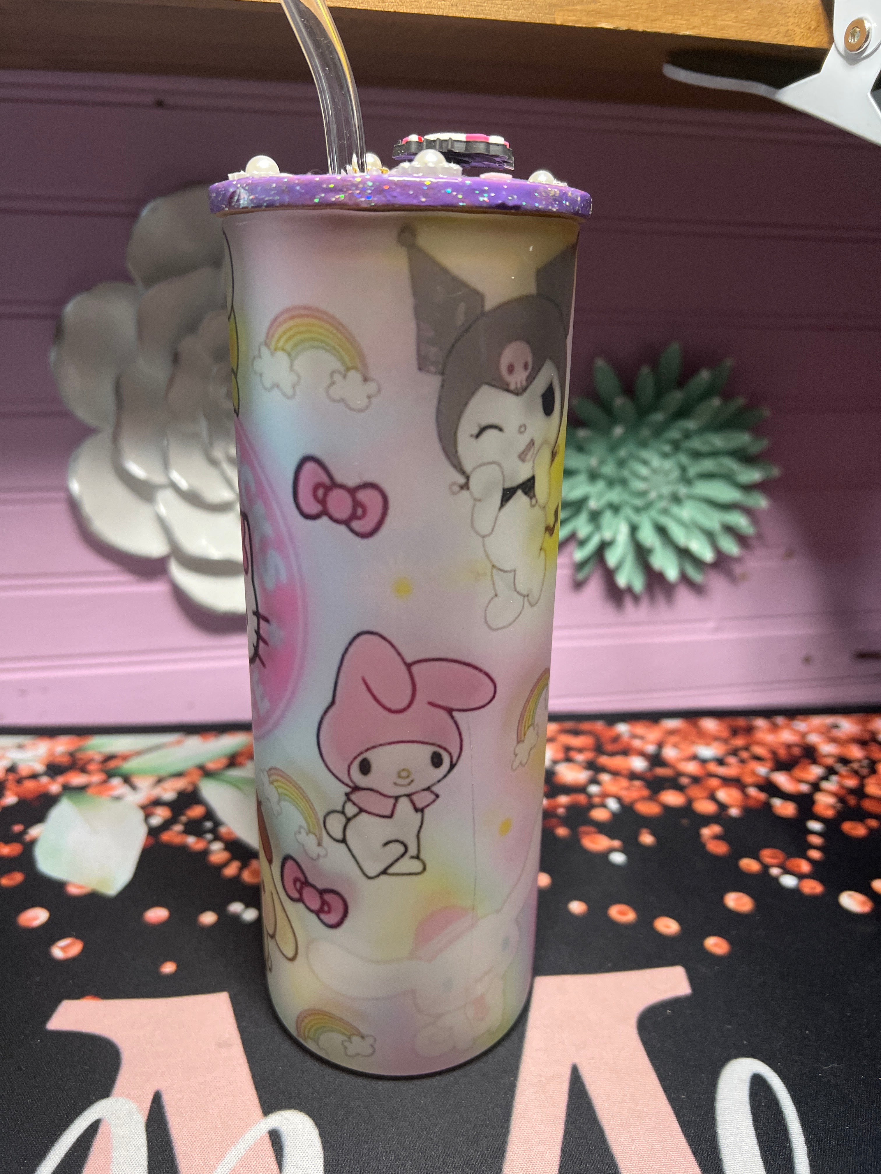 Hello Kitty y sus amigos frosted glass cup 20 oz
