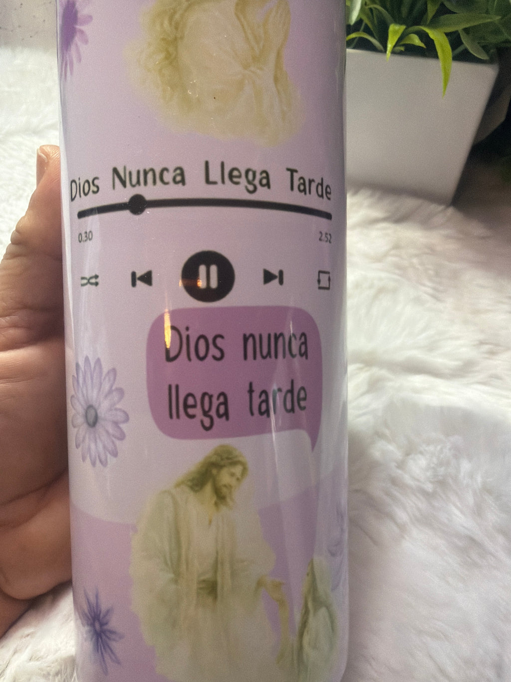 Dios Nunca llega tarde tumbler 20 oz
