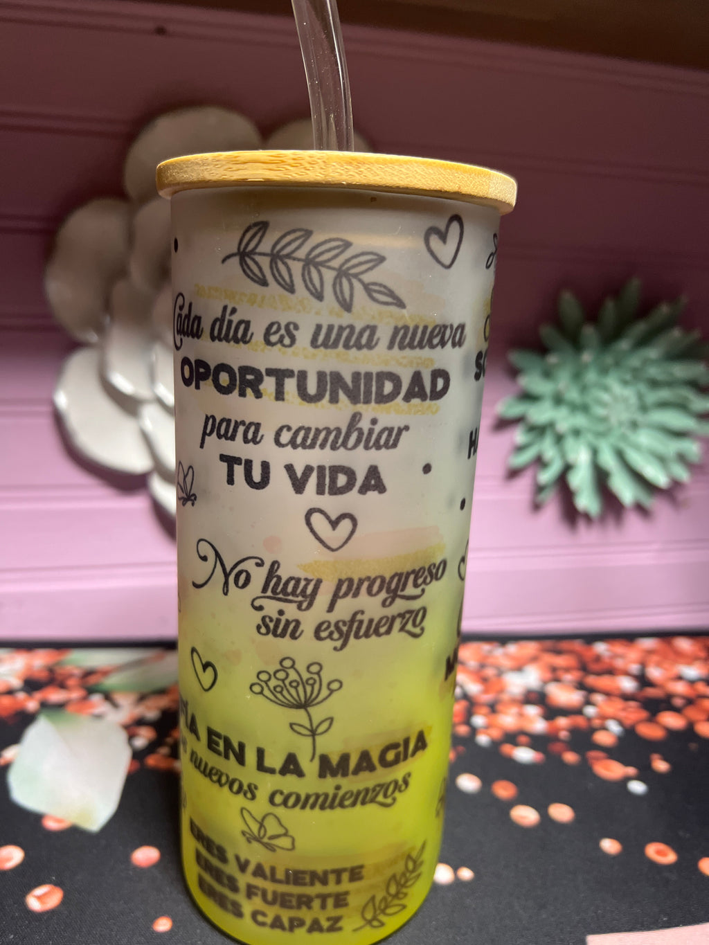 Perfectamente Imperfecta frosted glass cup 18 oz