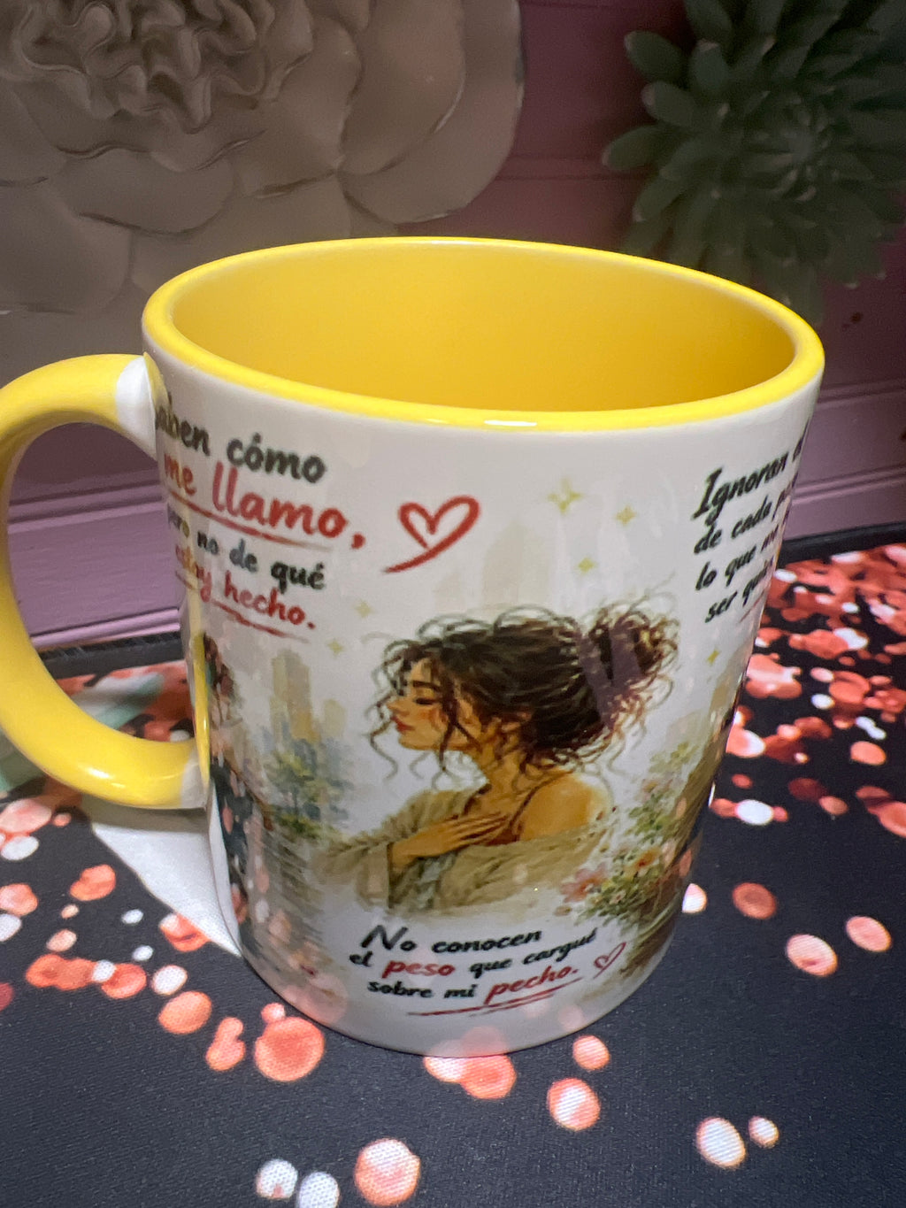 Salí de ahí taza amarilla de 11 oz